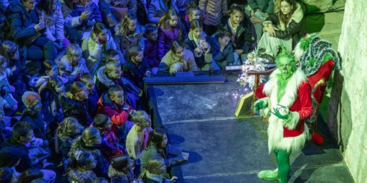 Treći tjedan Dubrovačkog zimskog festivala uz Grincha, Torta Party, Coca-Cola božićni kamion i Vannu