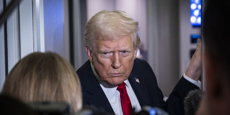 Trump naziva Ukrajinu ‘teškim problemom’ — RT World News