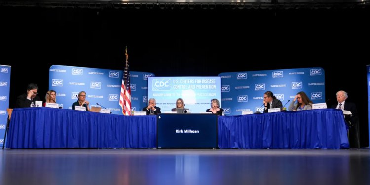 Trump potpisuje predsjednički memorandum za reviziju rasporeda cijepljenja djece