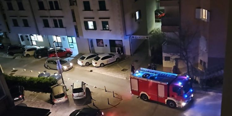 U Splitu gorjeli automobil, raslinje i namještaj, tri osobe ozlijeđene u prometnoj nesreći