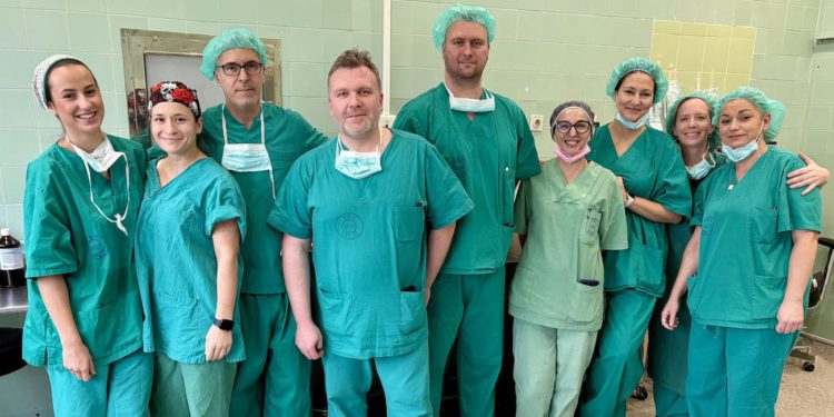 U Zavodu za maksilofacijalnu kirurgiju KBC-a Split uspješno odstranjen tumor vrata težak 3,3 kilograma