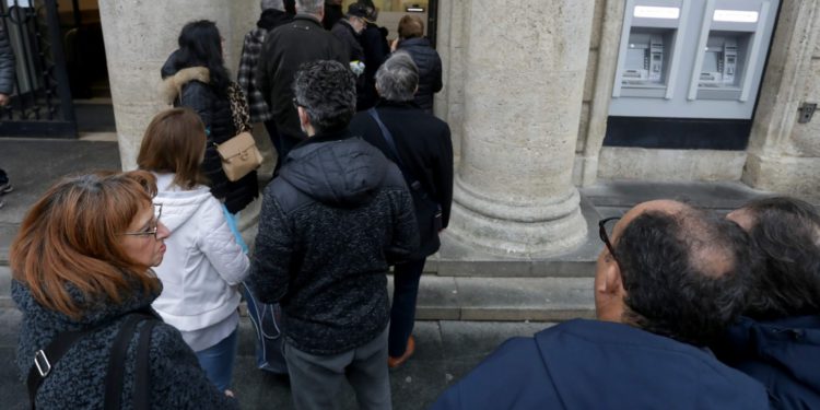 U banke od 1. siječnja stiže velika promjena za umirovljenike: Ovo im se više neće naplaćivati