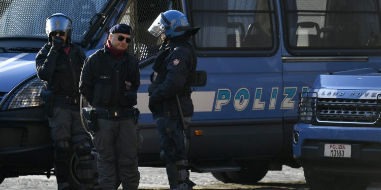 U susjedstvu pali krijumčari narkotika: Uhićene stotine osoba, zaplijenjene tone droge