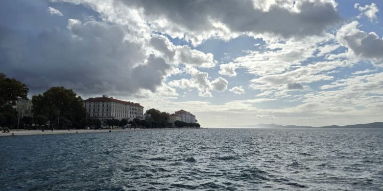 U utorak i na Jadranu naoblačenje, uz jačanje južine, ponegdje i kiše