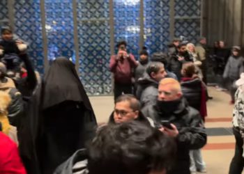 Usred polnoćke sve prestravio zastrašujućom maskom i ponašanjem: Morali su intervenirati