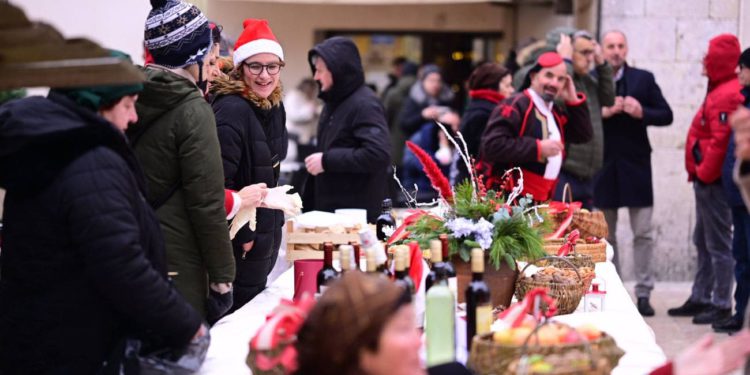 Ususret Božiću: Tradicionalna badnja trpeza u srcu Sinja