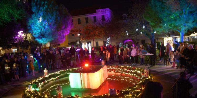 Uz prigodne božićne napjeve upaljena druga adventska svijeća u Kaštelima