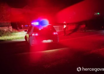 VIDEO Težak sudar dva vozila na magistralnoj cesti M-17 u mostarskom naselju Tekija