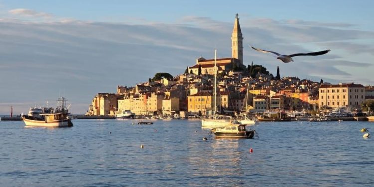 Većinom sunčan petak, uz još uvijek jaku buru