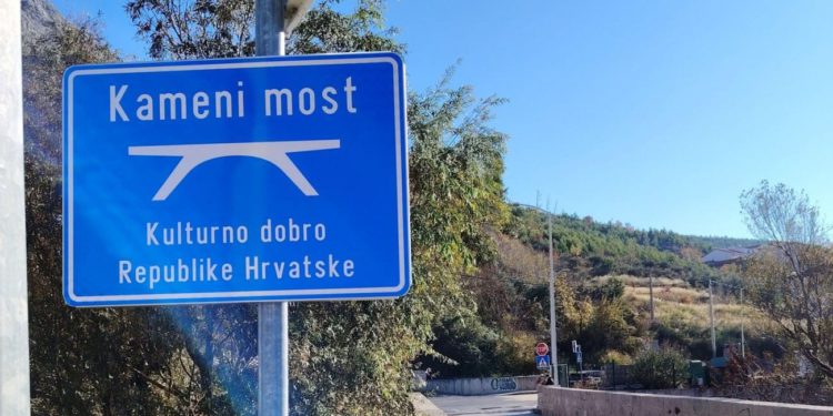 Velika novost na povijesnom mostu na Žrnovnici, kojeg konstantno uništavaju teretnjaci. Hoće li ovo riješiti problem?