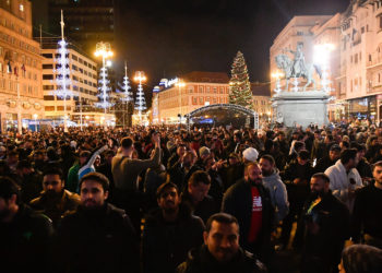 Vodič za doček 2026.: Spektakli na gradskim trgovima, evo tko sve Hrvate uvodi u Novu