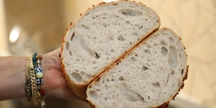 Zaboravili ste kupiti kruh, a sve je zatvoreno? Imamo recept za brzi kruh koji spašava stvar