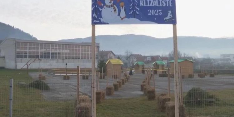 Zabranjen Advent u Uskoplju, ne može se prići kućicama i klizalištu: ‘Ovo je skandal, poslali su naoružanu policiju na djecu!’