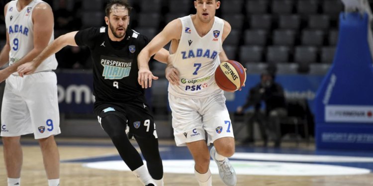 Zadar uspješan protiv Ilirije, ali i sudaca, brinu samo dva poena igrača s klupe, Marjanović oduševio publiku