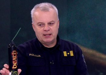 Zagrebačka policija upala maloljetnicima u stanove zbog petardi: ‘Nema mogućnosti da preživi’