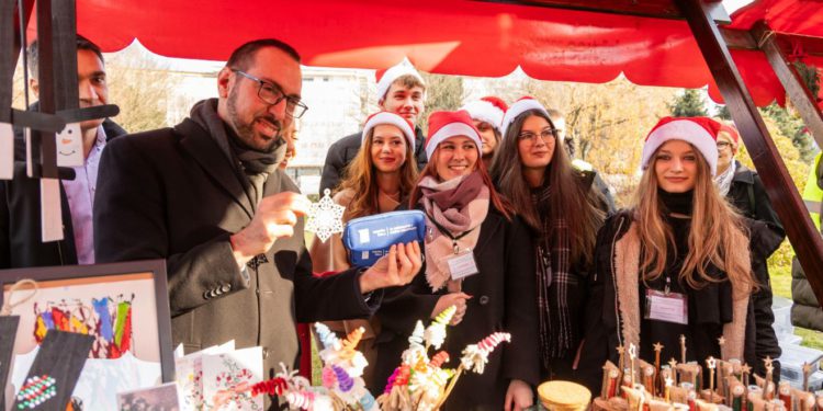 Zagrebački srednjoškolci organizirali humanitarnu prodaju, Tomašević oduševljen: ‘Srce mi je puno’