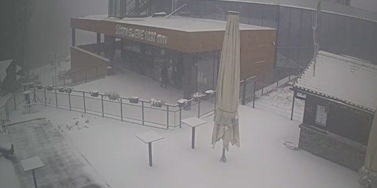 Zagrepčane na Badnje jutro dočekali snježni prizori: Pogledajte zimsku idilu na Sljemenu