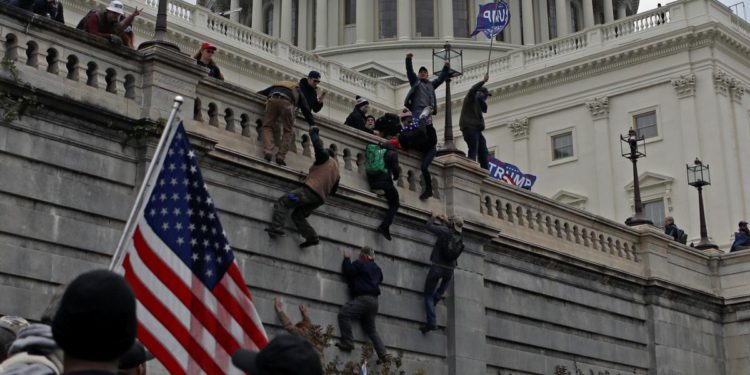 Zaokret: FBI uhitio muškarca koji je osumnjičen za postavljenje bombi noć prije napada na Kapitol