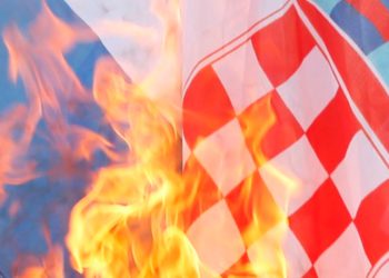 Zapalio hrvatsku zastavu i policijsku kapu: ‘U zemlji su vaši mrtvi’