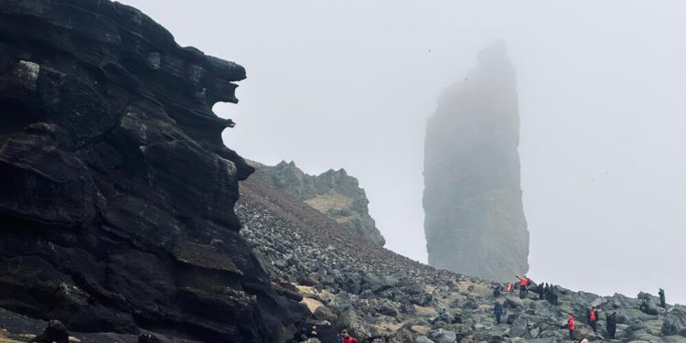 Žele uvesti vojnu policiju na udaljeni, nenaseljeni, vulkanski, arktički otok