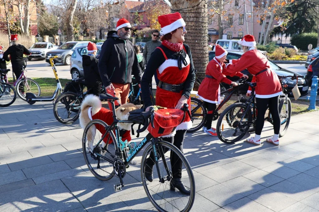 Četrnaesta biciklijada Djedova Božićnjaka donijela blagdanski duh u Mostar