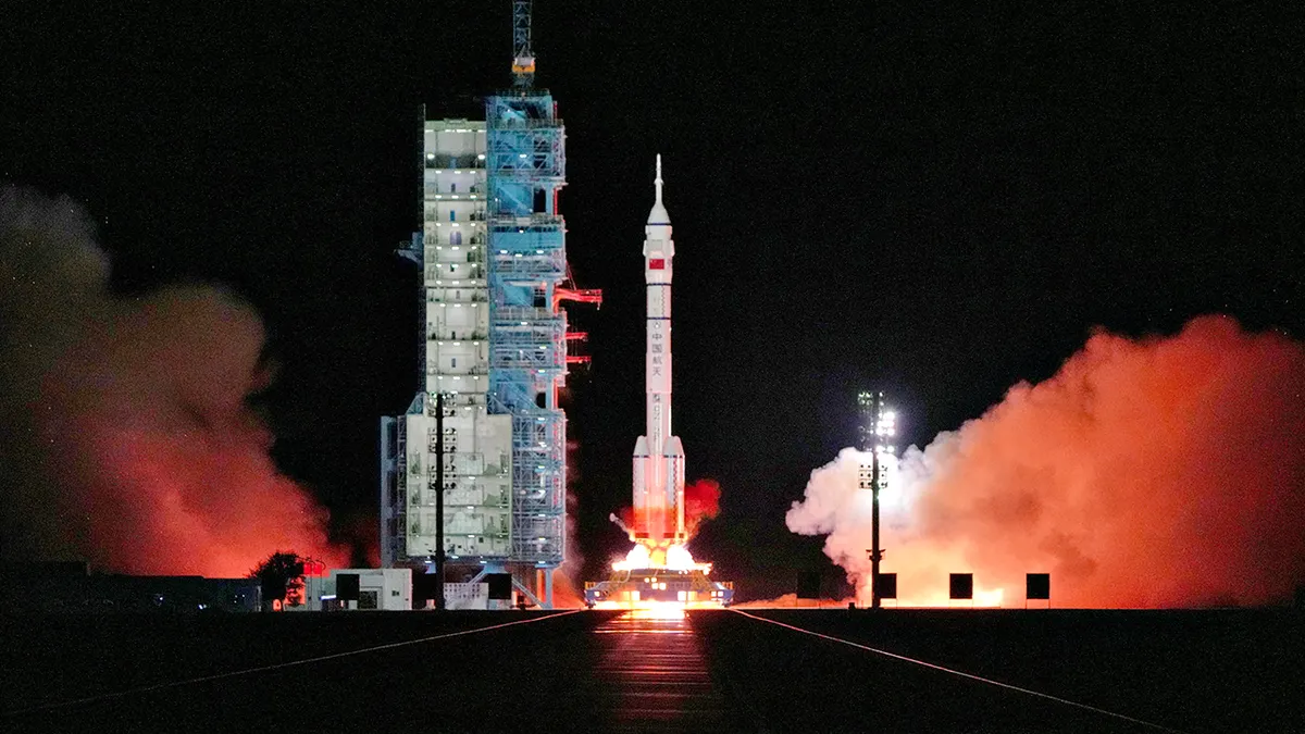 raketa koja nosi lansiranje Shenzhou-21