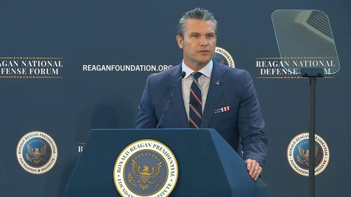 Ministar rata Pete Hegseth drži uvodni govor na Reaganovom nacionalnom obrambenom forumu, u subotu, 6. prosinca 2025., u Simi Valleyu, Kalifornija.