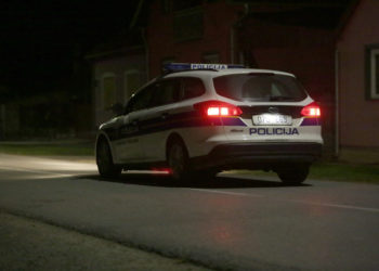 Auto pao s dizalice kod Petrinje i usmrtio čovjeka