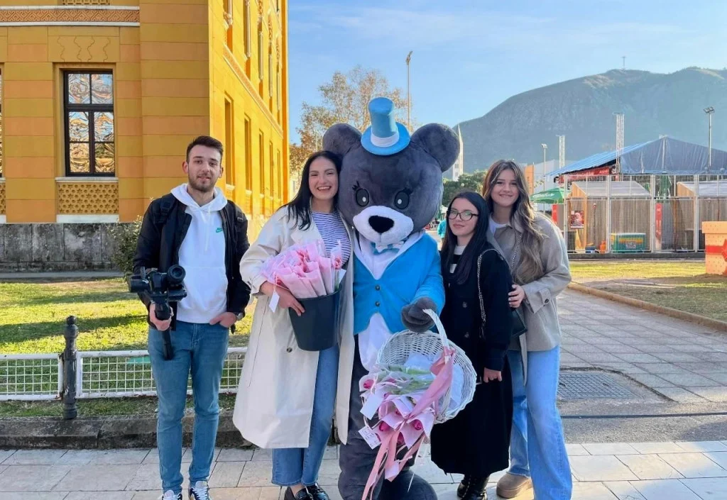 Kampanja studentica Ekonomskog fakulteta izmamila osmijehe građanima
