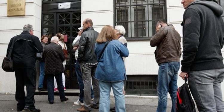 U Jurišićevoj se stvorile kolone ljudi, čekaju unatoč hladnoći: Uskoro za građane ističe rok