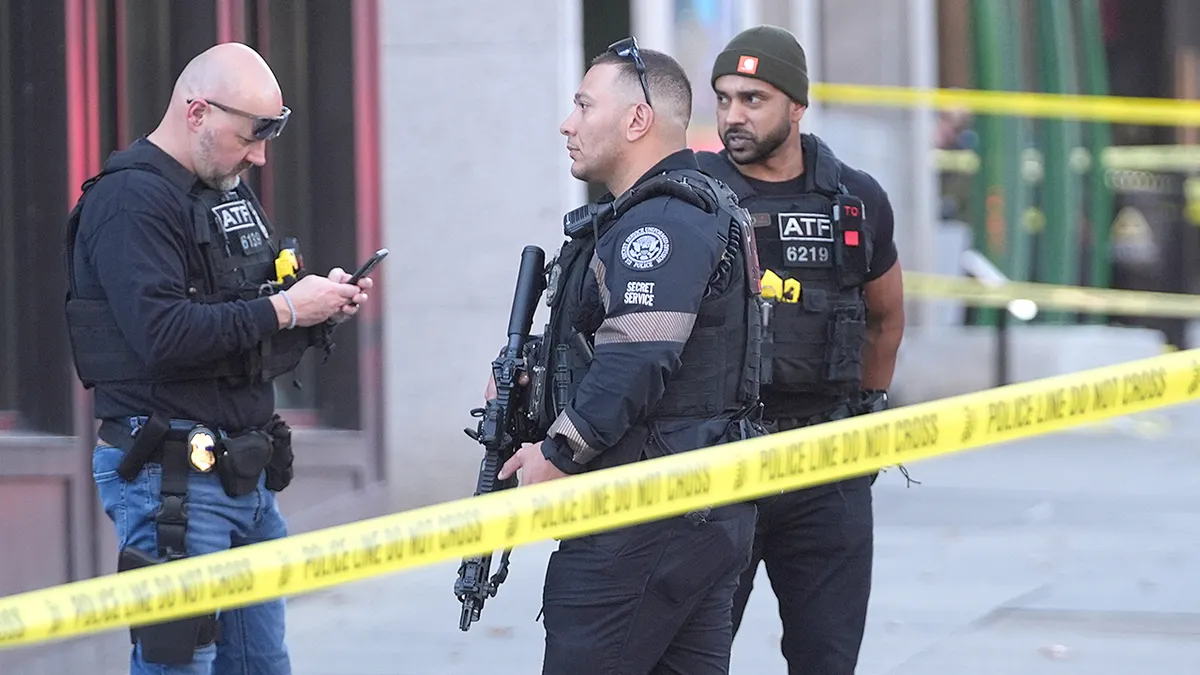 Organi za provođenje zakona stoje zajedno nakon što su vojnici Nacionalne garde pucali u DC-u