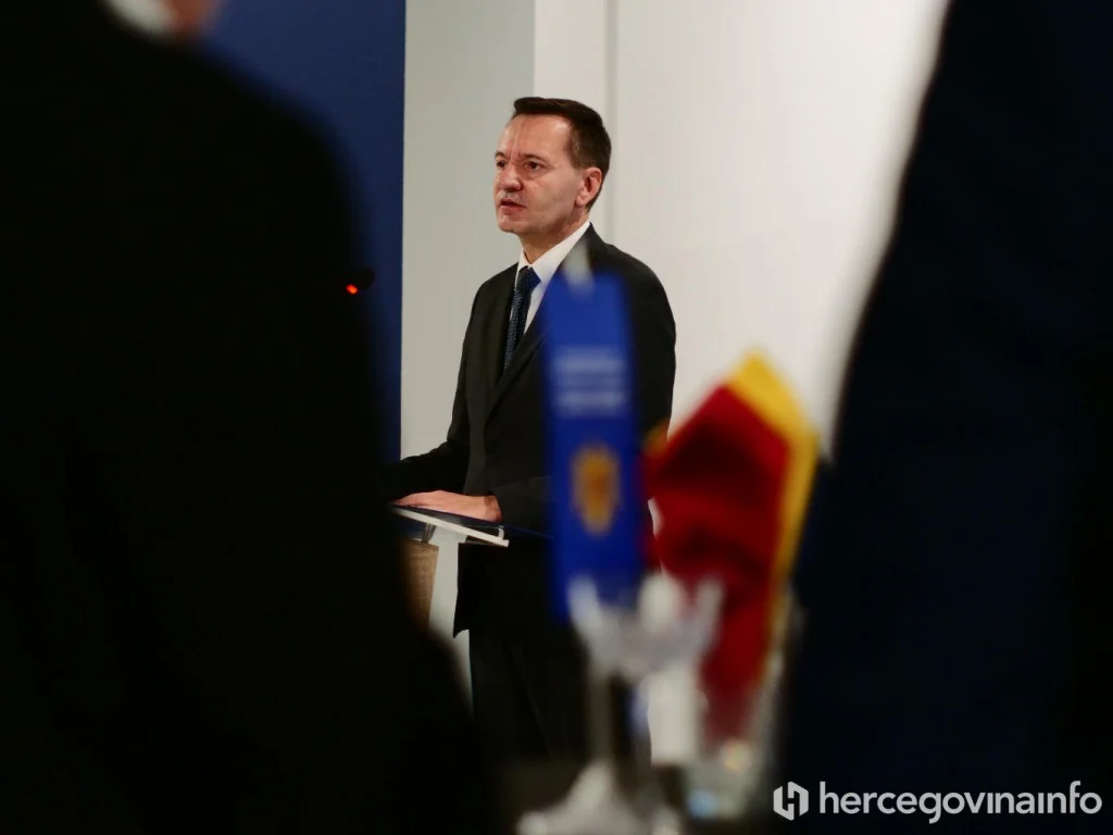 Nj. E. g. Anton Pacuretu, veleposlanik Rumunjske u Bosni i Hercegovini