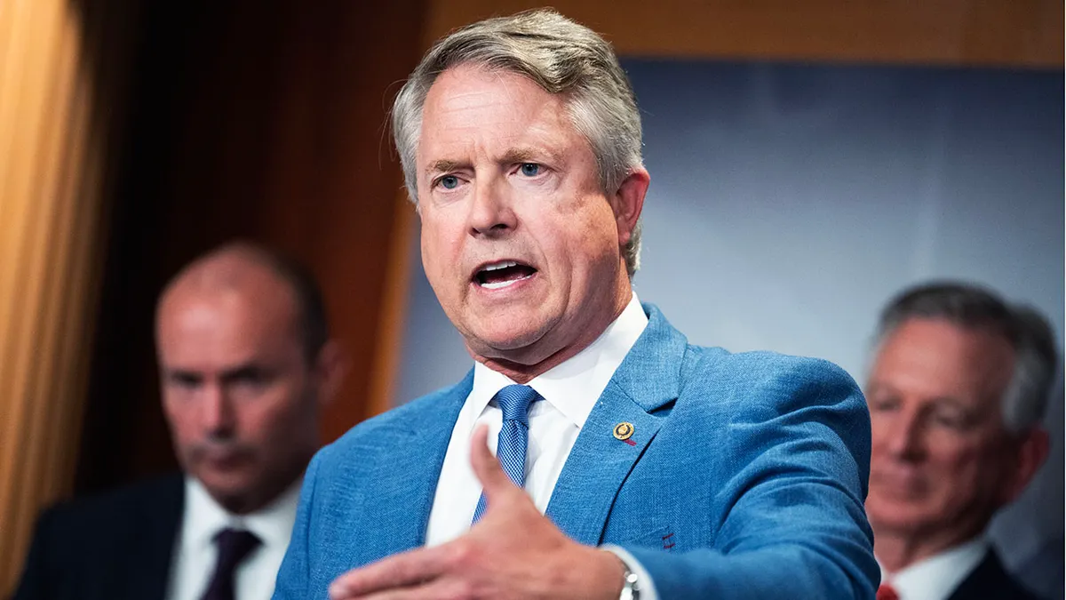 Kasno. Roger Marshall, R-Kan.