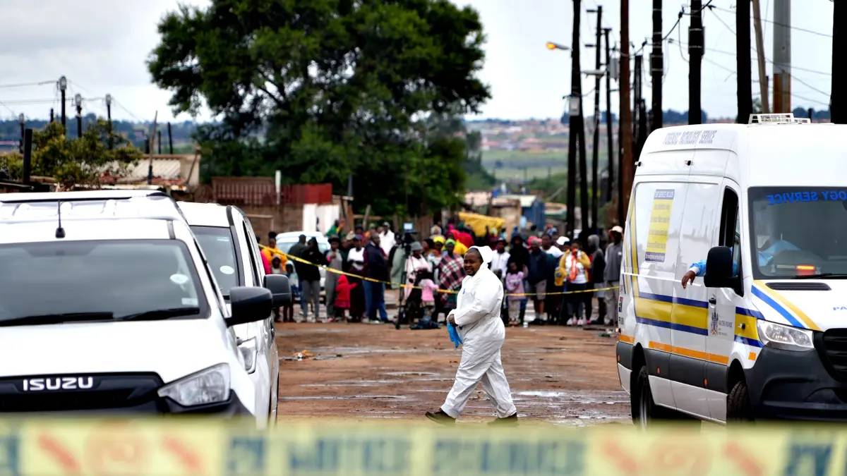 istražitelji na mjestu pucnjave