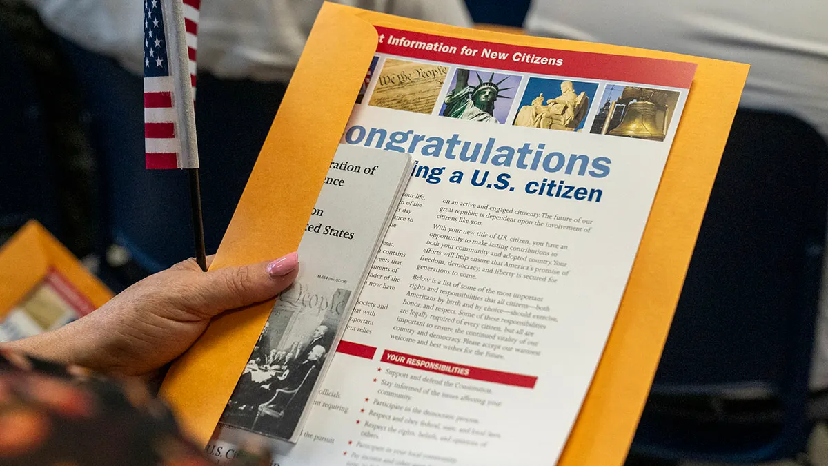 Netko s državljanstvom