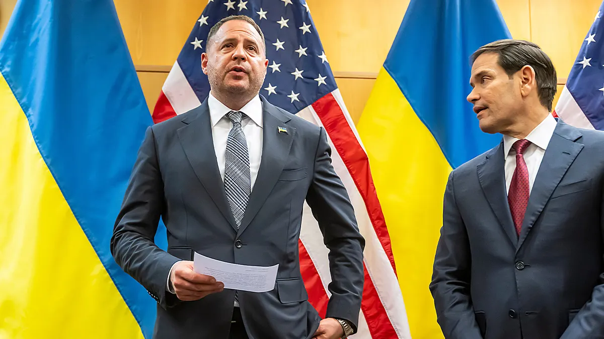 Yermak i Rubio stoje zajedno.