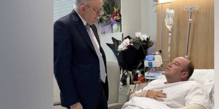 ‘Vi ste australski heroj’: premijer Albanese hvali muslimana koji je razoružao napadača s plaže