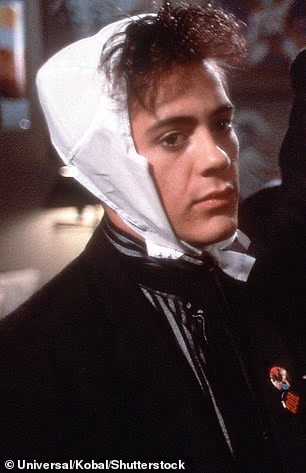 Robert glumi školskog sportaša Iana u znanstveno-fantastičnom hitu