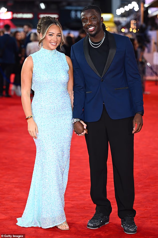 Par nije potvrdio obnavljanje svoje veze, ali Dejon se i dalje pojavljuje na Meganinom Instagramu u vrijeme pisanja (na slici u prosincu 2025.)