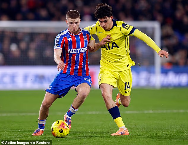 United je također zainteresiran za veznjaka Crystal Palacea Adama Whartona (lijevo)