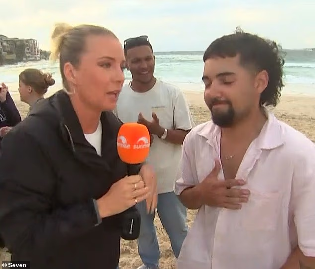 Čovjek, koji je zvučao malo lošije od nošenja, iako uzbuđen zbog trenutka na malom ekranu, dokazao je zašto televizija uživo može biti puna opasnosti. 'Nisam, i jebeno volim...' rekao je prije nego što ga je Katie brzo prekinula