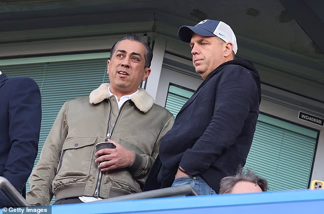 Tenzije između Maresce i njegovih poslodavaca dosegle su točku da bi do rastave moglo doći prije očekivanog (na slici - vlasnici Behdad Eghbali (L) i Todd Boehly (R))