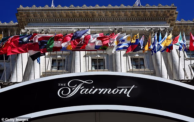 Victoria Jones ležala je u prizemlju 14. kata hotela Fairmont u San Franciscu