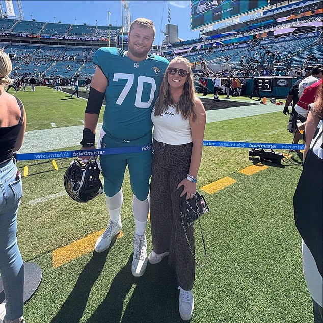 Stražar, na slici sa suprugom Samom, potpisao je trogodišnji ugovor koji uključuje zajamčenih 32,5 milijuna dolara