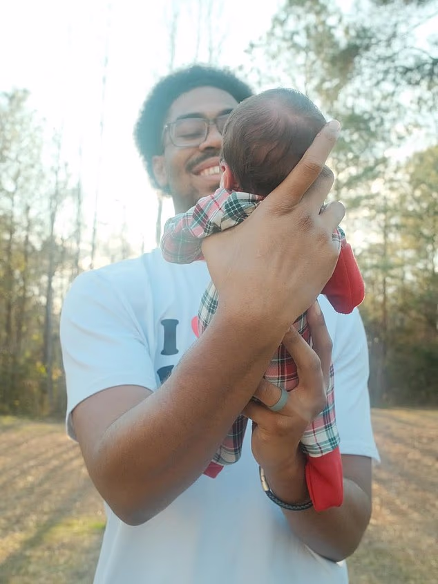 'Svaki dan je podsjećamo na Aryu, a Arya se definitivno igra sa svojom sestrom u snovima.' Dodala je, 'Volim se smiješiti u snu'