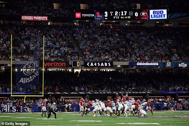 Neki fanovi na mreži tvrdili su da je bio nesrazmjeran broj obožavatelja Ole Miss