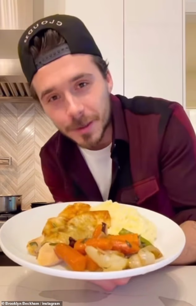 Međutim, dok ova čast označava još jednu sjajnu prekretnicu, smatra se da bi proslava mogla biti gorko-slatka, usred neizvjesnosti oko toga hoće li Brooklyn, 26, prisustvovati, unatoč tome što živi nedaleko u Los Angelesu