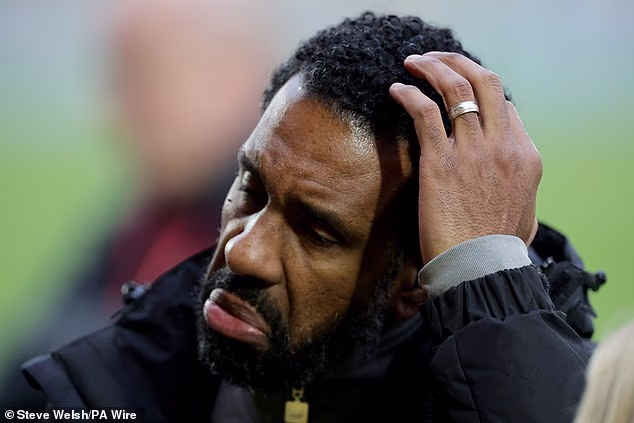 Međutim, stvari su počele užasno jer je izgubio svoja prva četiri meča na čelu