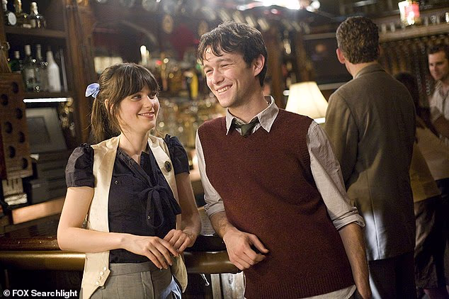 Nakon kratke pauze od glume zbog studija, dobio je glavnu ulogu - u to vrijeme svoju najveću ulogu do danas - u 500 Days of Summer zajedno sa Zooey Deschanel (obje na slici)