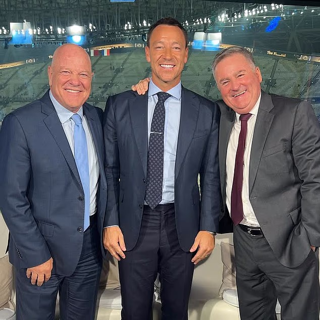 Čini se da je Keys (na slici desno s Andyjem Grayem i Johnom Terryjem) spominjao svoju dugogodišnju svađu s Yorathovom kćeri, Gabby Logan, u svojoj objavi na društvenim mrežama